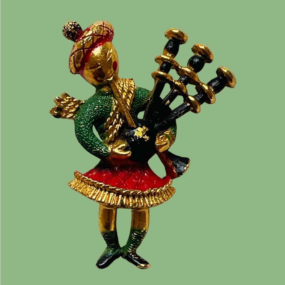Vintage Signed Mamselle Scottish Bagpiper Brooch Goldtone And Enamel